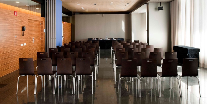 Imagen de los interiores del Hotel Occidental Atenea Mar- Adults Only. Foto 14