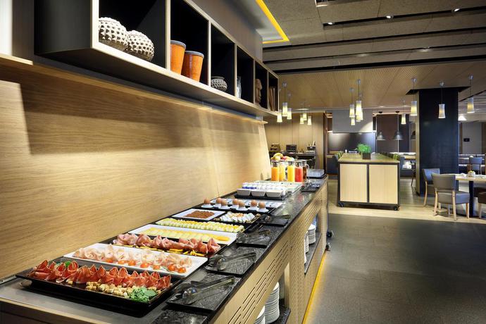 Imagen del bar/restaurante del Hotel Occidental Bilbao. Foto 3