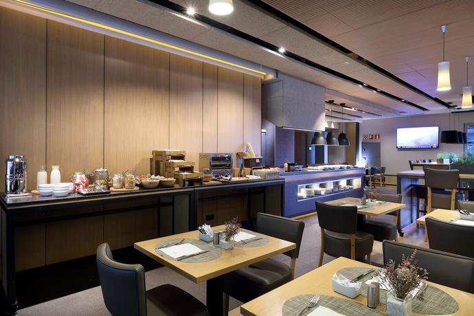 Imagen del bar/restaurante del Hotel Occidental Bilbao. Foto 4