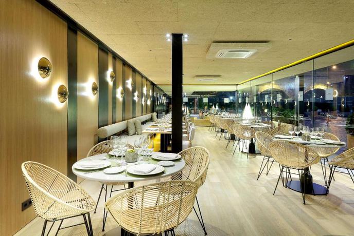 Imagen del bar/restaurante del Hotel Occidental Bilbao. Foto 4