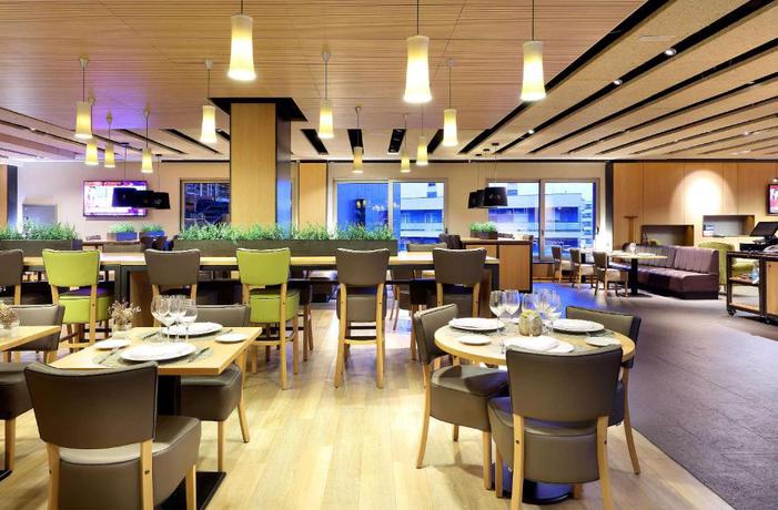 Imagen del bar/restaurante del Hotel Occidental Bilbao. Foto 5