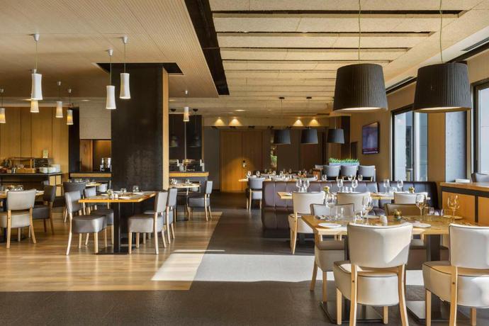 Imagen del bar/restaurante del Hotel Occidental Bilbao. Foto 8