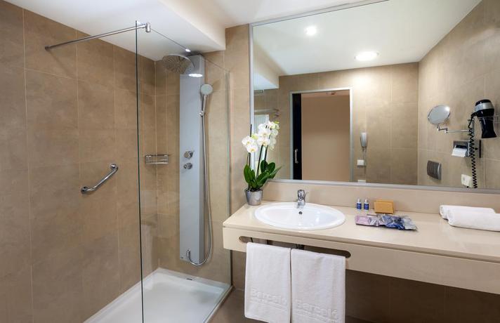 Imagen de la habitación del Hotel Occidental Cádiz. Foto 16