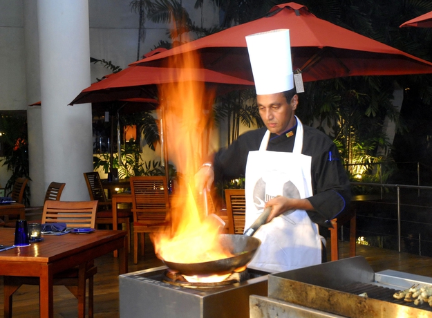 Imagen del bar/restaurante del Hotel Occidental Eden Beruwala. Foto 3