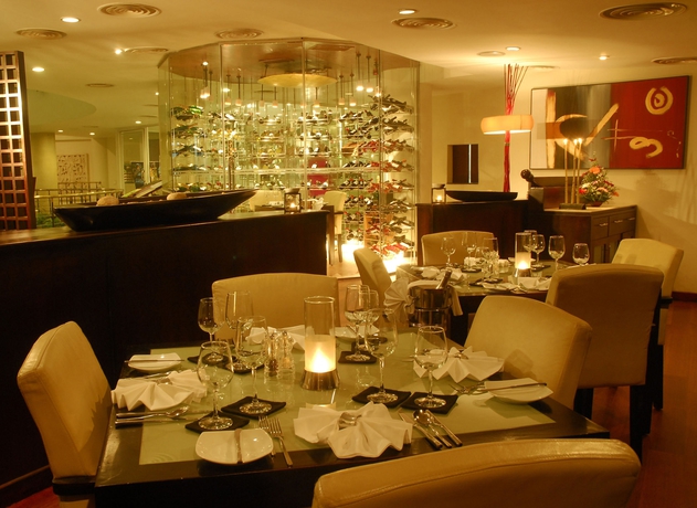 Imagen del bar/restaurante del Hotel Occidental Eden Beruwala. Foto 4