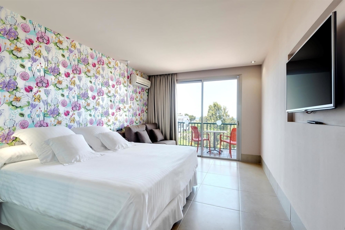 Imagen de la habitación del Hotel Occidental Ibiza. Foto 8