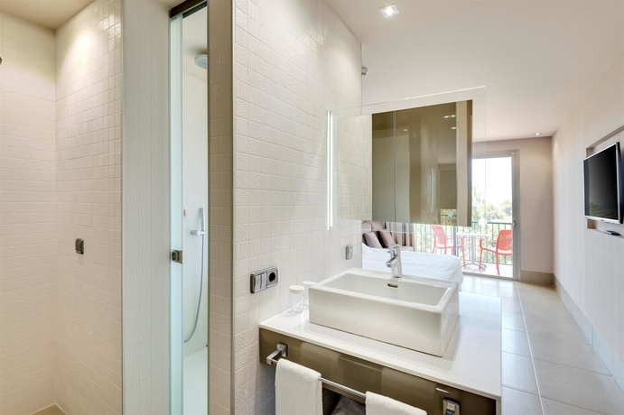 Imagen de la habitación del Hotel Occidental Ibiza. Foto 9