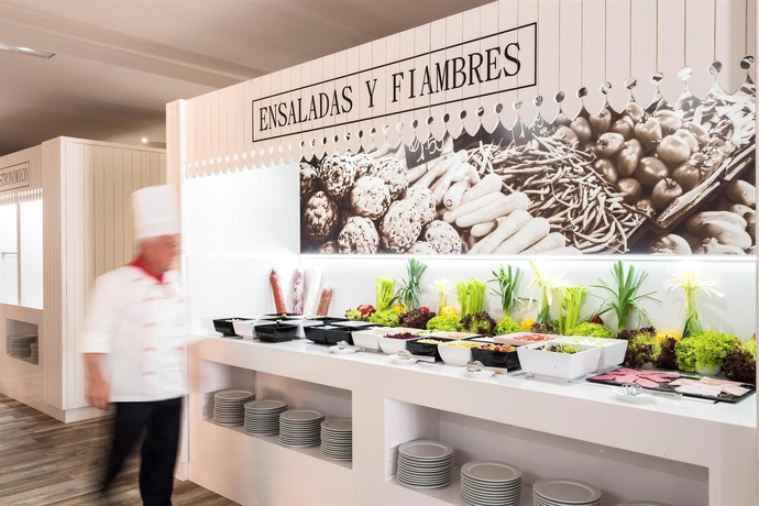 Imagen del bar/restaurante del Hotel Occidental Ibiza. Foto 6