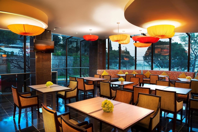 Imagen del bar/restaurante del Hotel Occidental JF Puebla. Foto 1