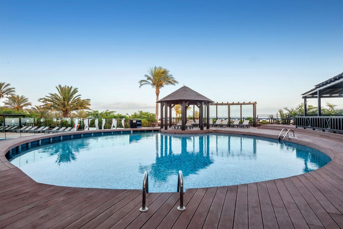 Imagen de la piscina del Hotel Occidental Jandía Royal Level - Adults Only. Foto 15