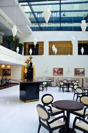 Imagen del bar/restaurante del Hotel Occidental Lac Tunis. Foto 2