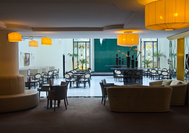 Imagen del bar/restaurante del Hotel Occidental Lac Tunis. Foto 3