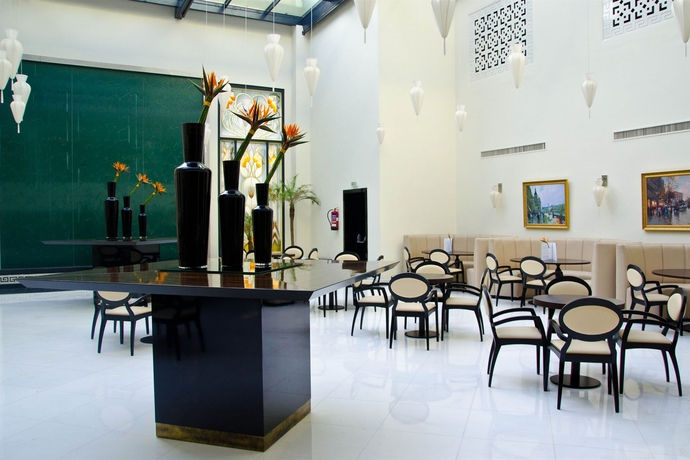 Imagen del bar/restaurante del Hotel Occidental Lac Tunis. Foto 4