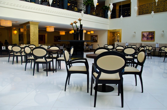 Imagen del bar/restaurante del Hotel Occidental Lac Tunis. Foto 8