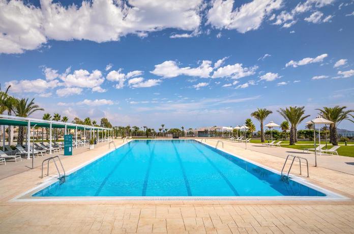 Imagen de la piscina del Hotel Occidental Mar Menor. Foto 20