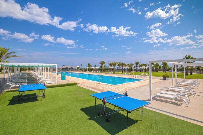Imagen de la piscina del Hotel Occidental Mar Menor. Foto 22