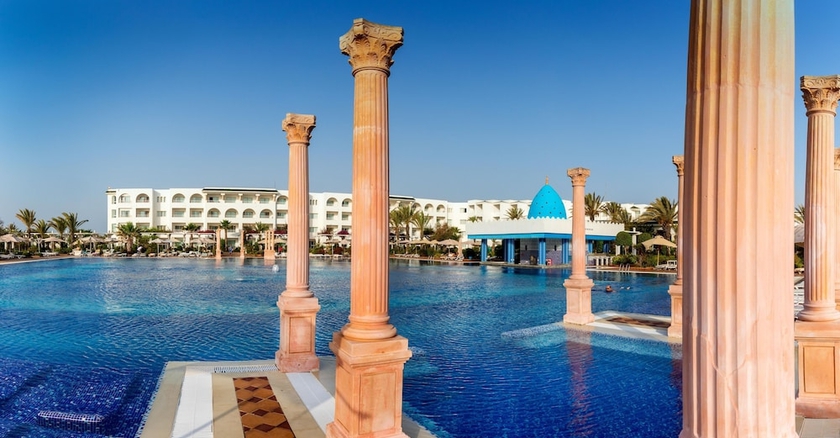 Imagen de la piscina del Hotel Occidental Marco Polo. Foto 8