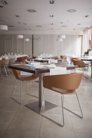 Imagen del bar/restaurante del Hotel Occidental Murcia Agalia. Foto 3