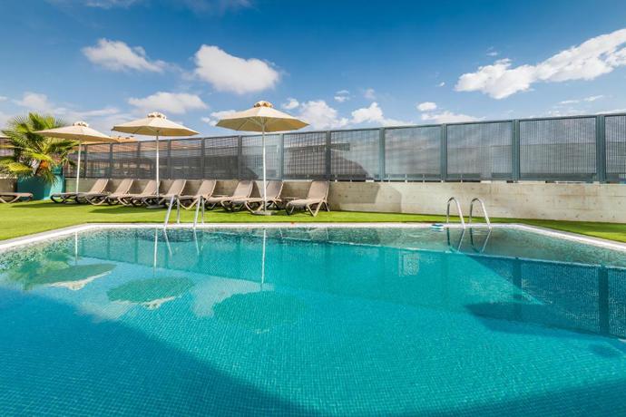 Imagen de la piscina del Hotel Occidental Murcia Agalia. Foto 18