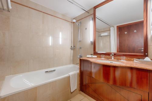 Imagen de la habitación del Hotel Occidental Paris Levallois. Foto 10
