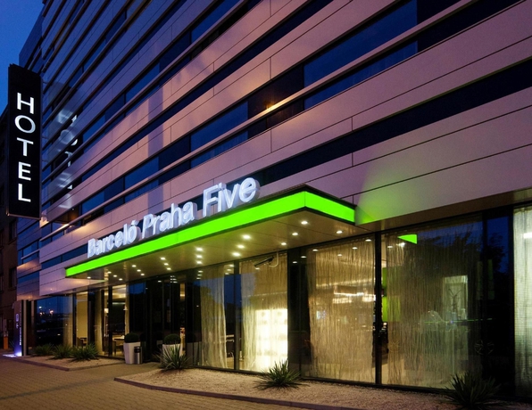 Imagen de los exteriores del Hotel Occidental Praha Five. Foto 8