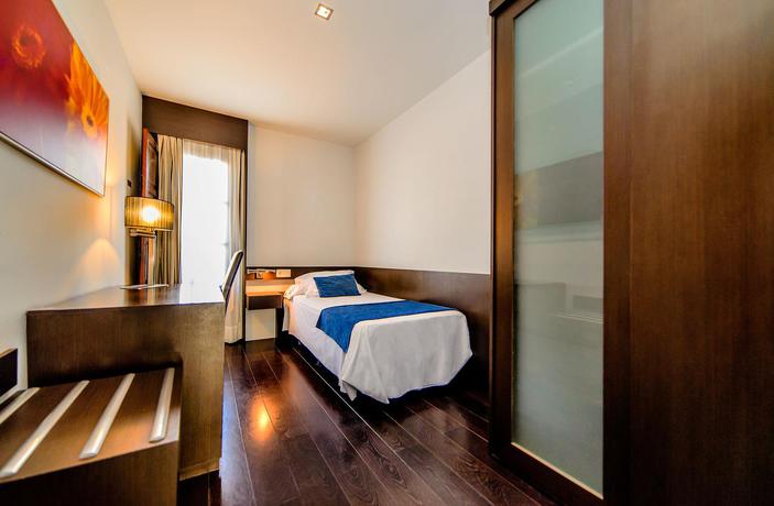 Imagen general del Hotel Occidental Pueblo Acantilado. Foto 8