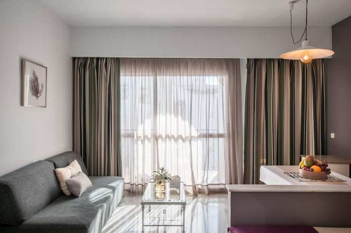 Imagen de la habitación del Hotel Occidental Puerto Banús. Foto 2