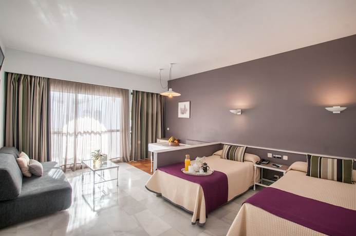 Imagen de la habitación del Hotel Occidental Puerto Banús. Foto 3