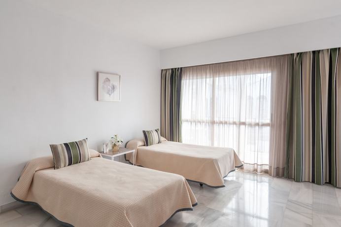 Imagen de la habitación del Hotel Occidental Puerto Banús. Foto 5