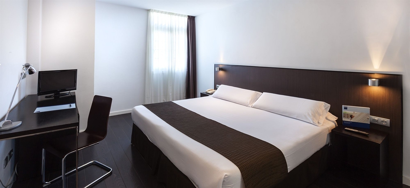 Imagen de la habitación del Hotel Occidental Santa Cruz Contemporáneo. Foto 8