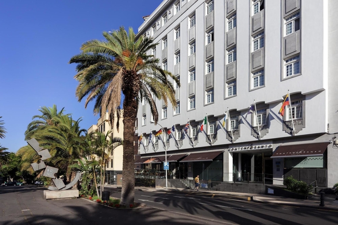 Imagen de los exteriores del Hotel Occidental Santa Cruz Contemporáneo. Foto 15