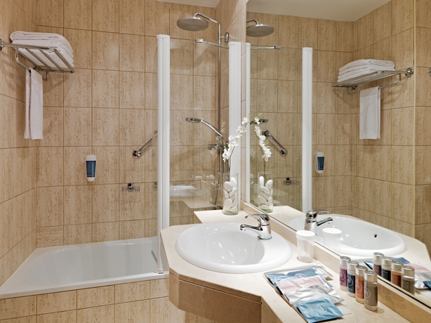 Imagen de la habitación del Hotel Occidental Santa Cruz Contemporáneo. Foto 12