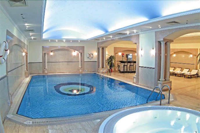 Imagen de la piscina del Hotel Occidental Taksim. Foto 19
