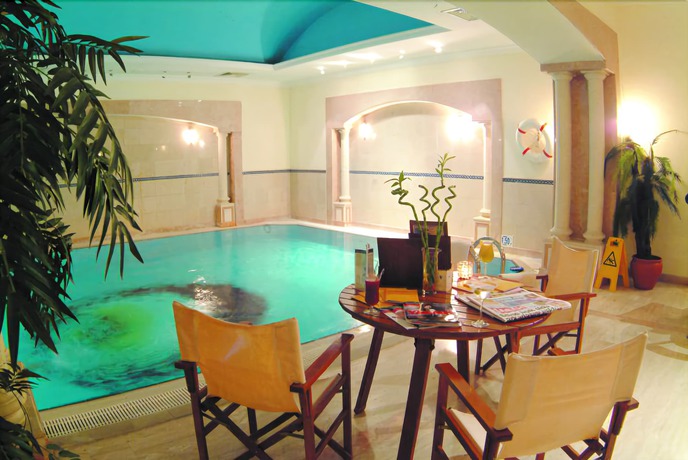 Imagen de la piscina del Hotel Occidental Taksim. Foto 20