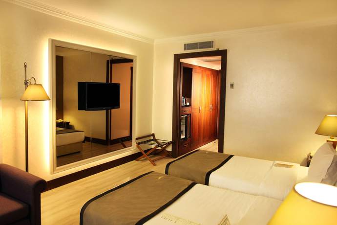 Imagen de la habitación del Hotel Occidental Taksim. Foto 12