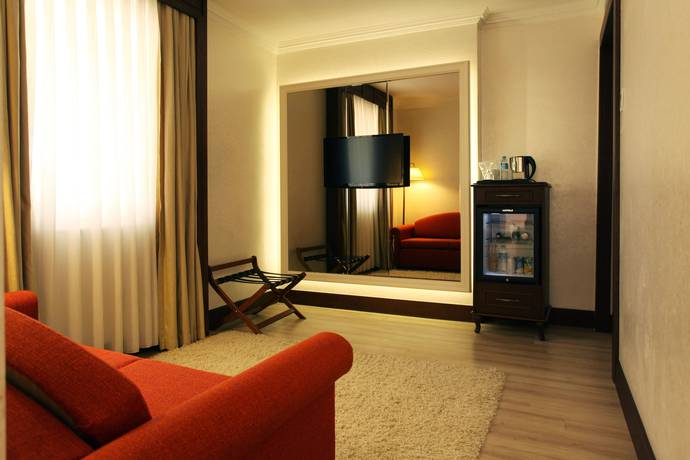 Imagen de la habitación del Hotel Occidental Taksim. Foto 14