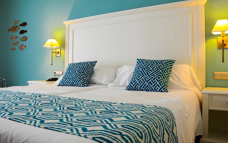 Imagen de la habitación del Hotel Occidental Torremolinos Playa. Foto 8