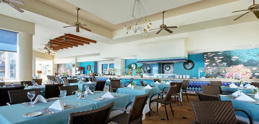 Imagen del bar/restaurante del Hotel Occidental Tucancún All Inclusive. Foto 6