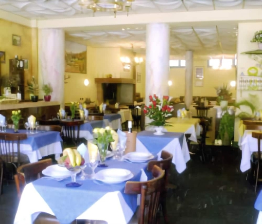 Imagen del bar/restaurante del Hotel Océan, Lourdes. Foto 2