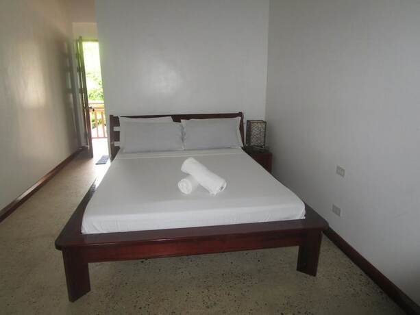 Imagen de la habitación del Hotel Ocean 101 Beach Resort. Foto 29