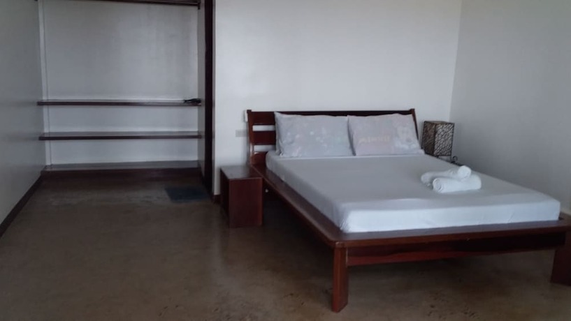 Imagen de la habitación del Hotel Ocean 101 Beach Resort. Foto 32