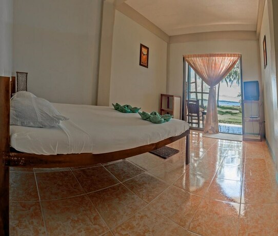 Imagen de la habitación del Hotel Ocean 101 Beach Resort. Foto 33