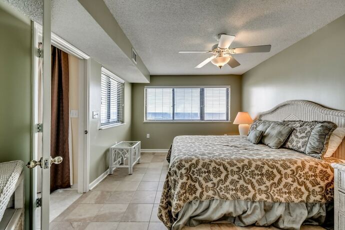 Imagen de la habitación del Hotel Ocean Bay Club by Condo-World. Foto 15