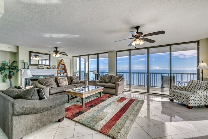 Imagen de la habitación del Hotel Ocean Bay Club by Condo-World. Foto 20