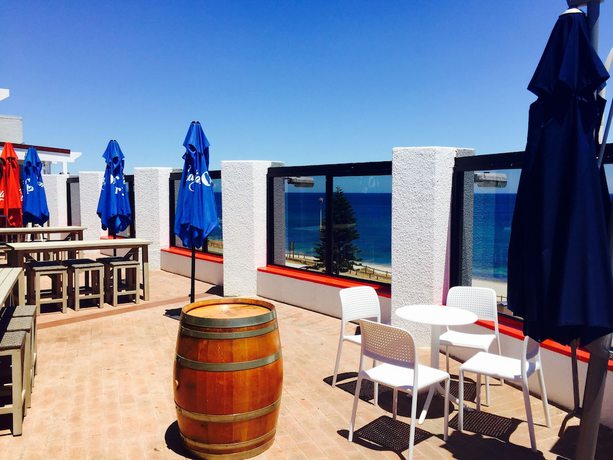 Imagen del bar/restaurante del Hotel Ocean Beach, Cottesloe. Foto 9
