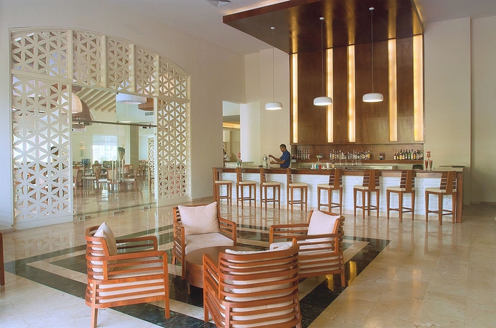 Imagen de los interiores del Hotel Ocean Blue And Sand Beach Resort. Foto 13