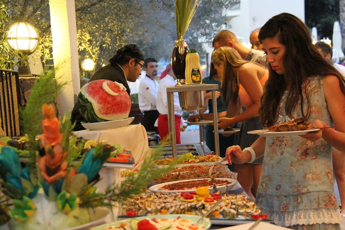 Imagen del bar/restaurante del Hotel Ocean Blue High Class. Foto 2