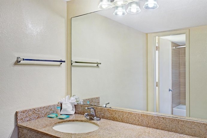 Imagen de la habitación del Hotel Ocean Breeze Inn. Foto 6