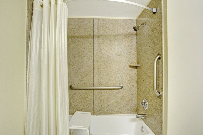 Imagen de la habitación del Hotel Ocean Breeze Inn. Foto 7