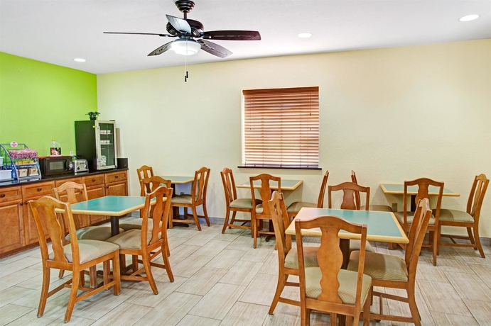 Imagen del bar/restaurante del Hotel Ocean Breeze Inn. Foto 4